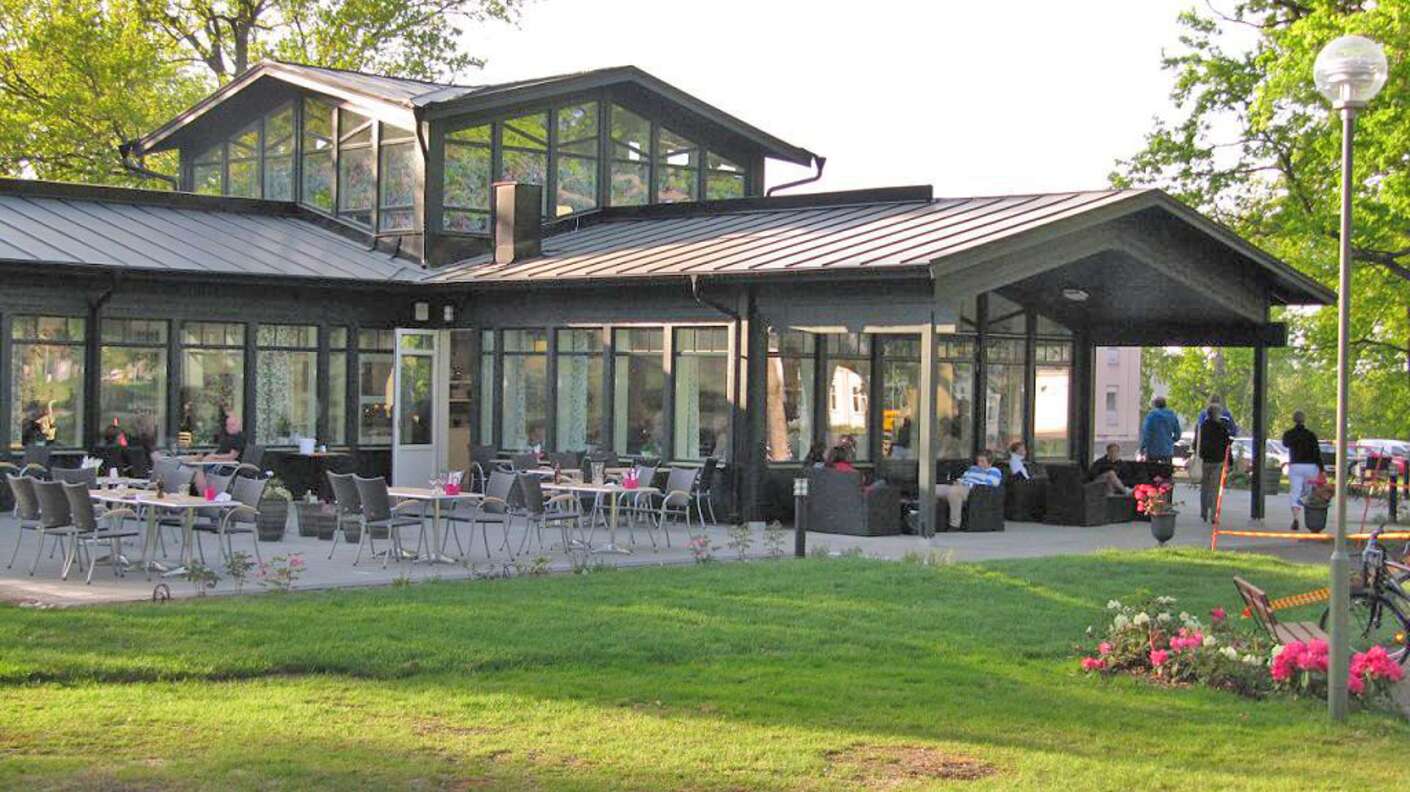 Gertrudsvik Restaurang Mitt i den lummiga grönskan ligger Gertrudsviks Restaurang, norr om Västerviks centrum.
