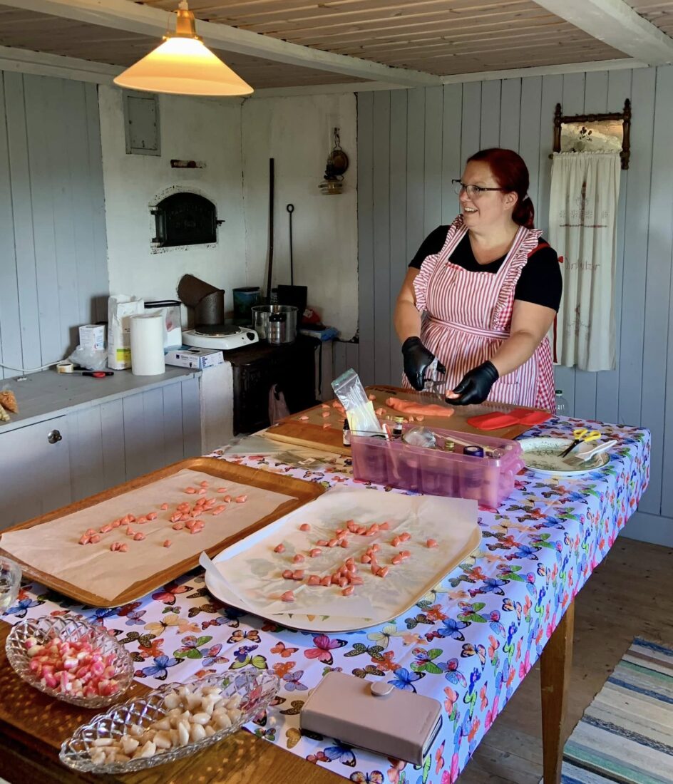 Bild till evenamnget Karamellkokning på Lofta hembygdsgård